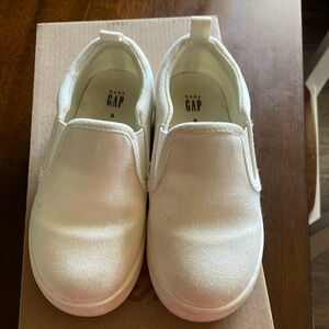 Toddler Girls Size 9 White Slip Ons